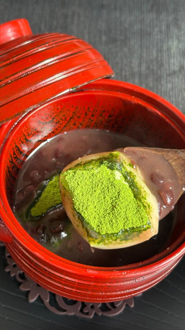 藤枝の神谷製餡所さんの特製あんこを使用したお汁粉。
抹茶のほろ苦さとの相性はバッチぐー👍👍👌👌
#雅正庵  #おしるこ　#抹茶おしるこ　#抹茶スイーツ　#静岡カフェ